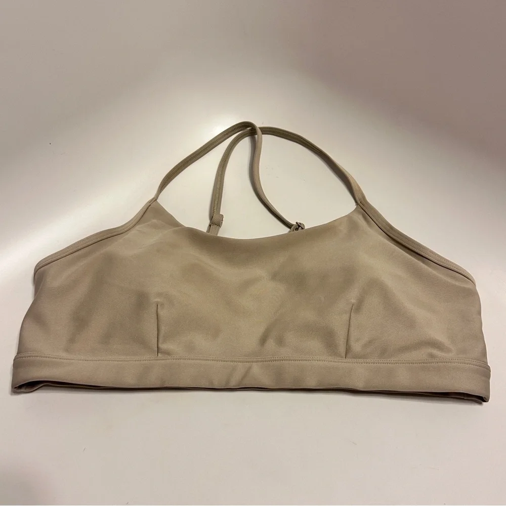 Alo Yoga - Airlift Intrigue Bra - Gravel - Picture 12 of 12